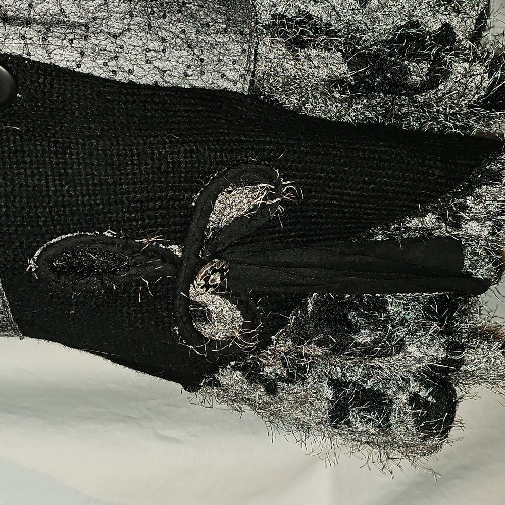 Sioni Studio Mixed Fabric/Fun Sweater - Picture 4 of 15